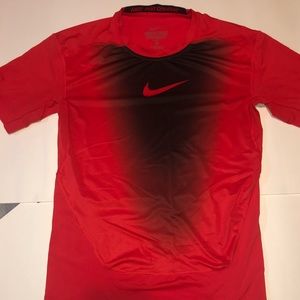 Never worn Nike pro combat tee shirt